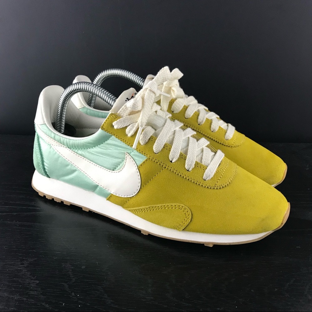 Women’s Nike Pre Montreal Racer sneakers